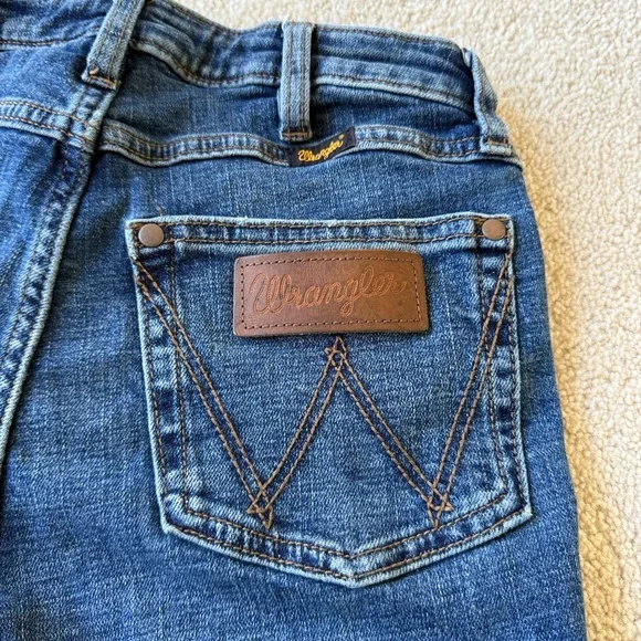 Wrangler Retro High Rise Trumpet Flare/Bell Bottom Jeans Size 26/32 - Picture 16 of 16